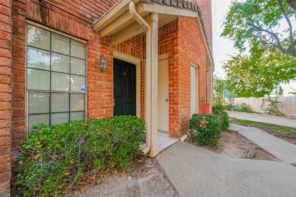 2211 S Kirkwood Road - Photo 2
