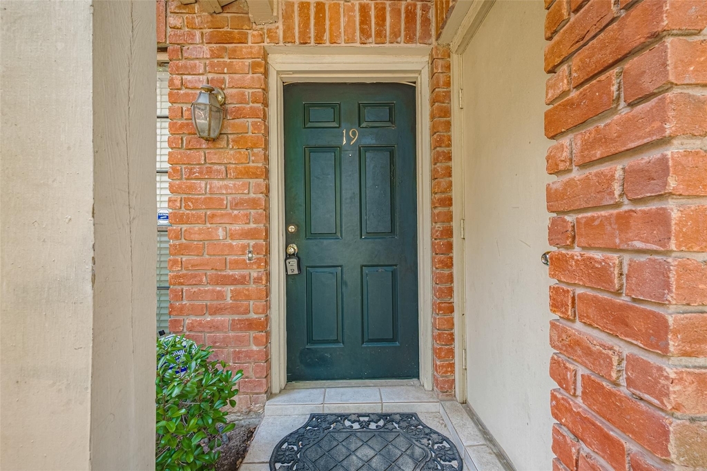 2211 S Kirkwood Road - Photo 4