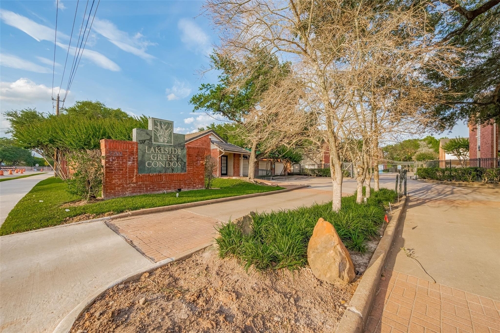 2211 S Kirkwood Road - Photo 1