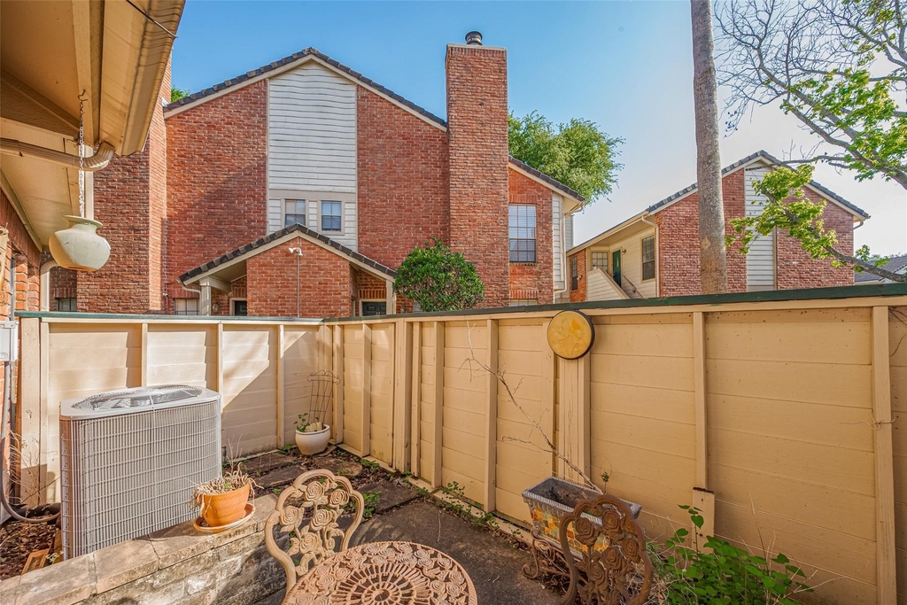 2211 S Kirkwood Road - Photo 31