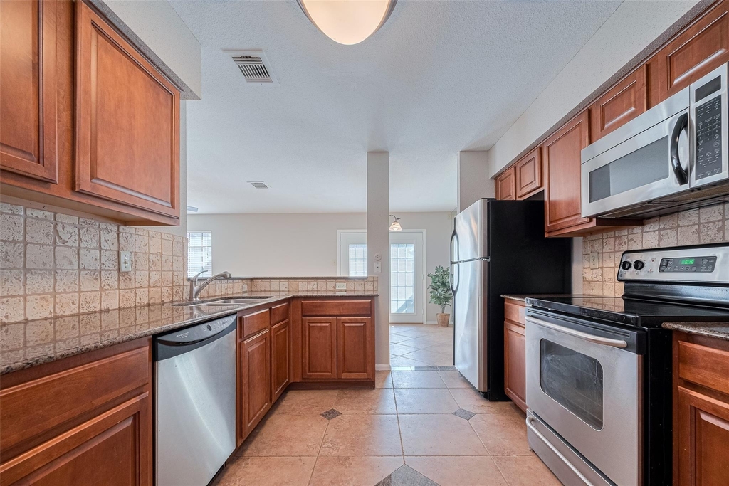 2211 S Kirkwood Road - Photo 18