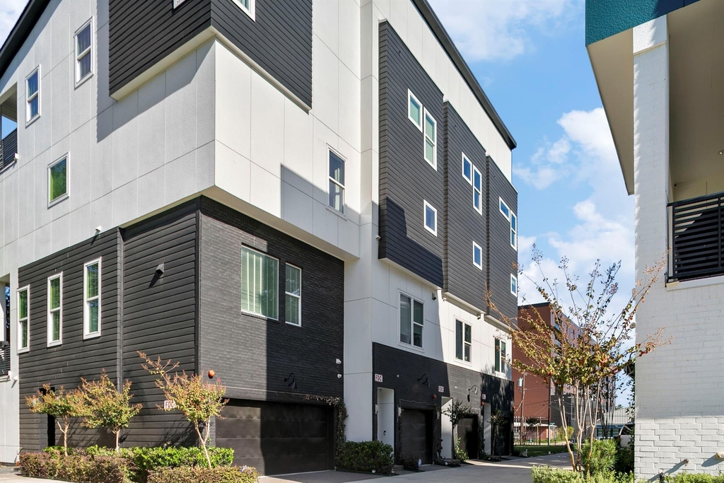 2412 Canal Street - Photo 0