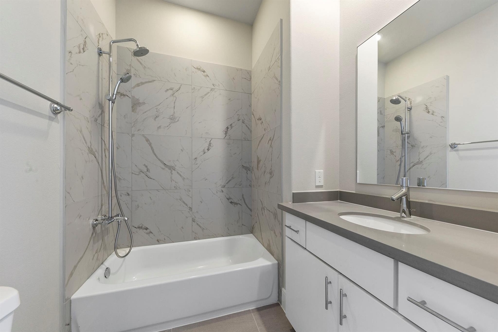 2412 Canal Street - Photo 18
