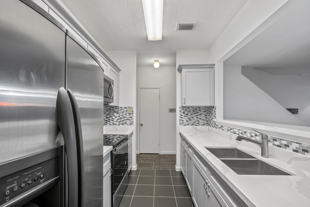 3124 Holly Hall Street - Photo 1