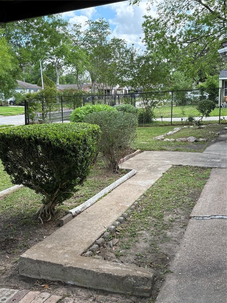 5914 Ridgeway Drive - Photo 2