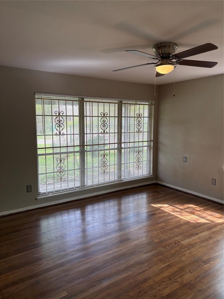 5914 Ridgeway Drive - Photo 4