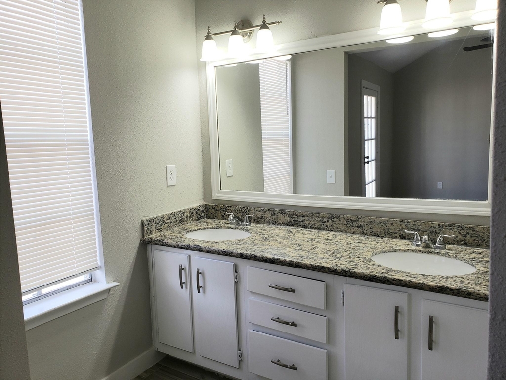 11710 Southlake Drive - Photo 14