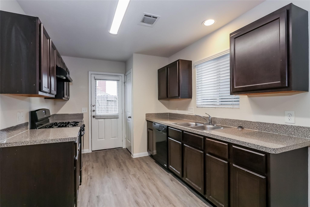 5538 Plantation Forest Drive - Photo 1