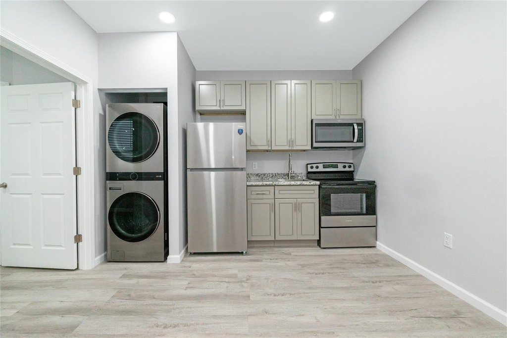 805 Avenue K - Photo 1