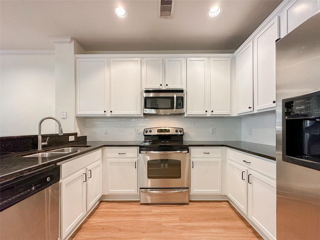 3001 Murworth Drive - Photo 2