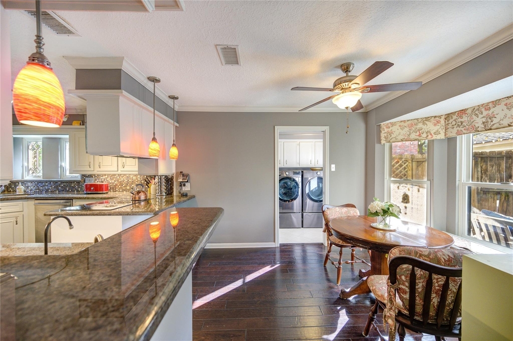 22526 Cove Hollow Drive - Photo 9