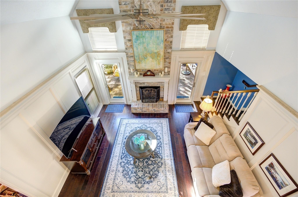 22526 Cove Hollow Drive - Photo 2