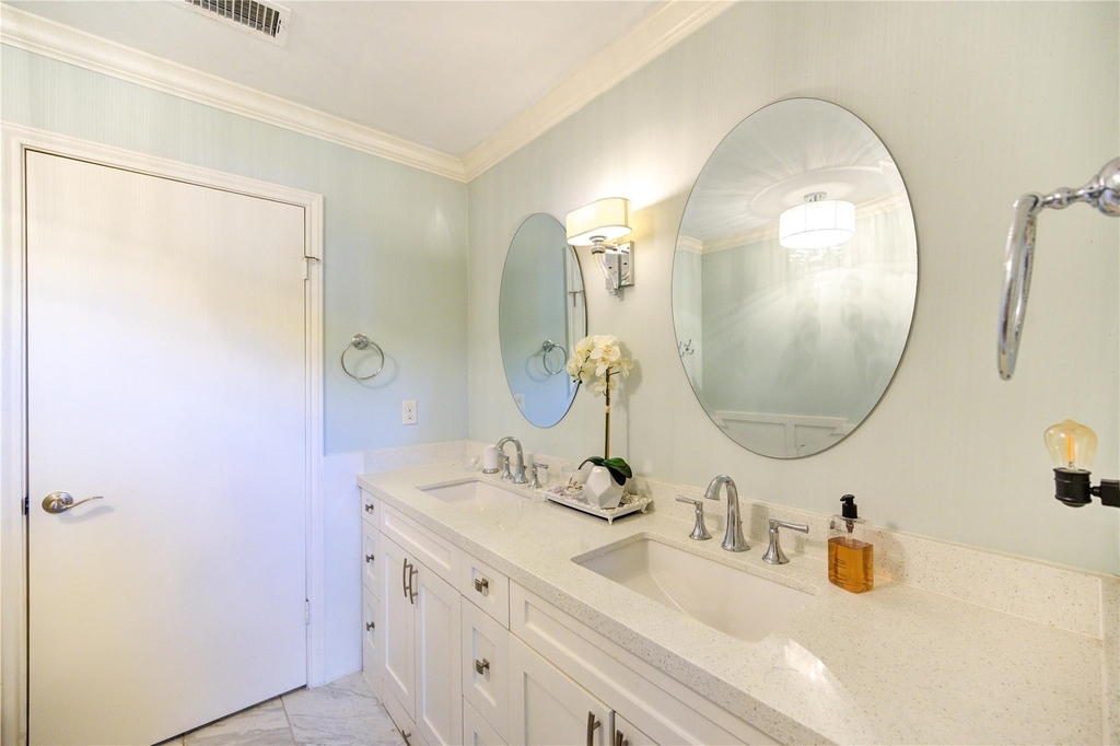 22526 Cove Hollow Drive - Photo 18