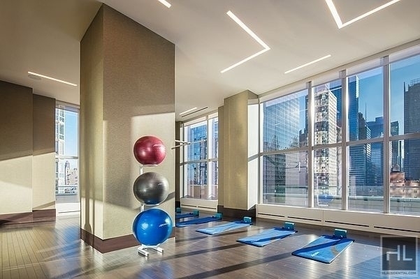 10th Avenue - Photo 8