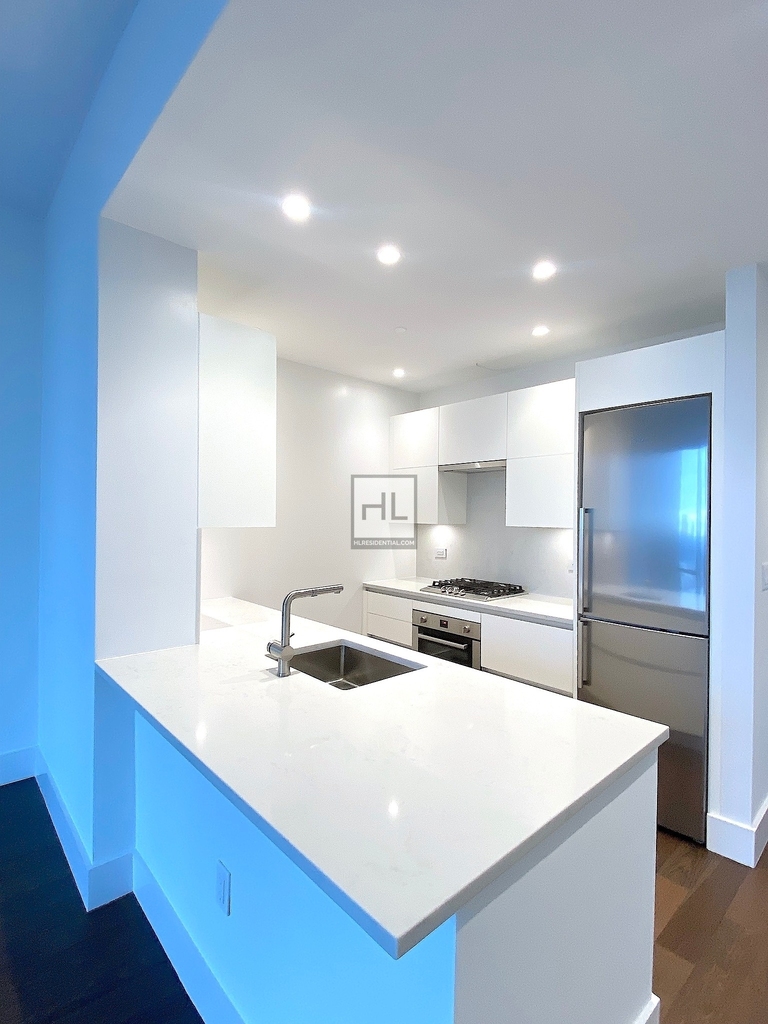 East 44th Street - Photo 1