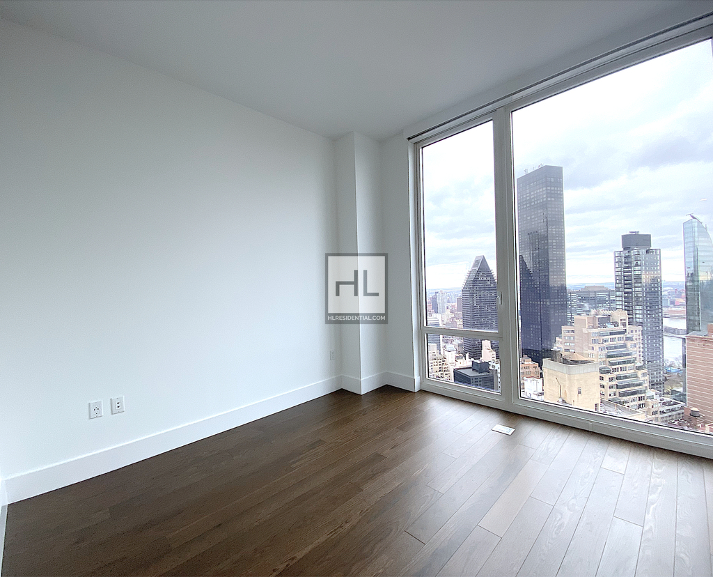 East 44th Street - Photo 0