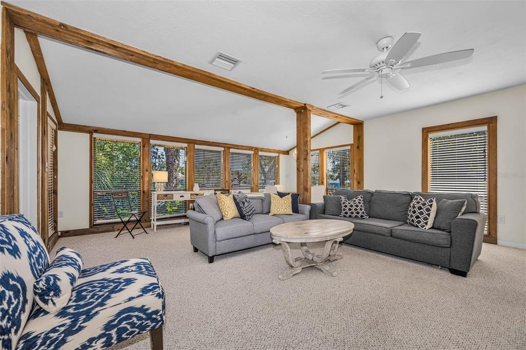 525 Bay Street - Photo 2