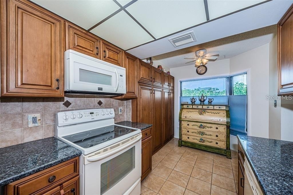 1324 Pasadena Avenue S - Photo 6