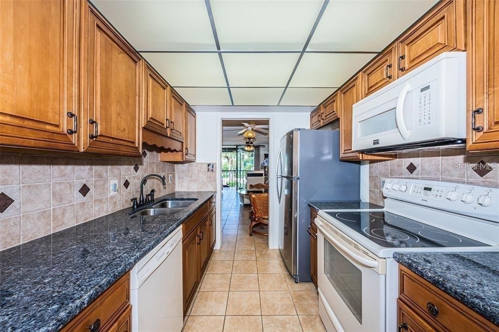 1324 Pasadena Avenue S - Photo 2