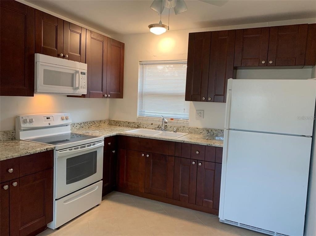 313 N Jupiter Avenue - Photo 2