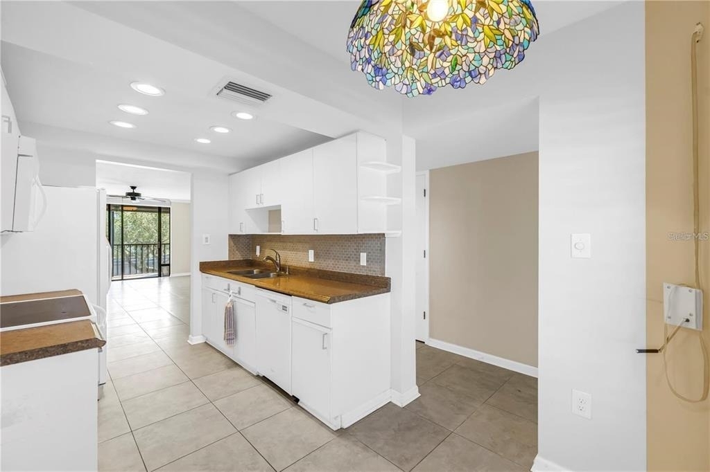 1320 Pasadena Avenue S - Photo 6