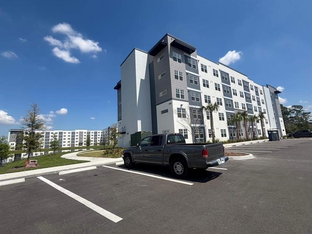 5587 Millenia Park Bulevard - Photo 0