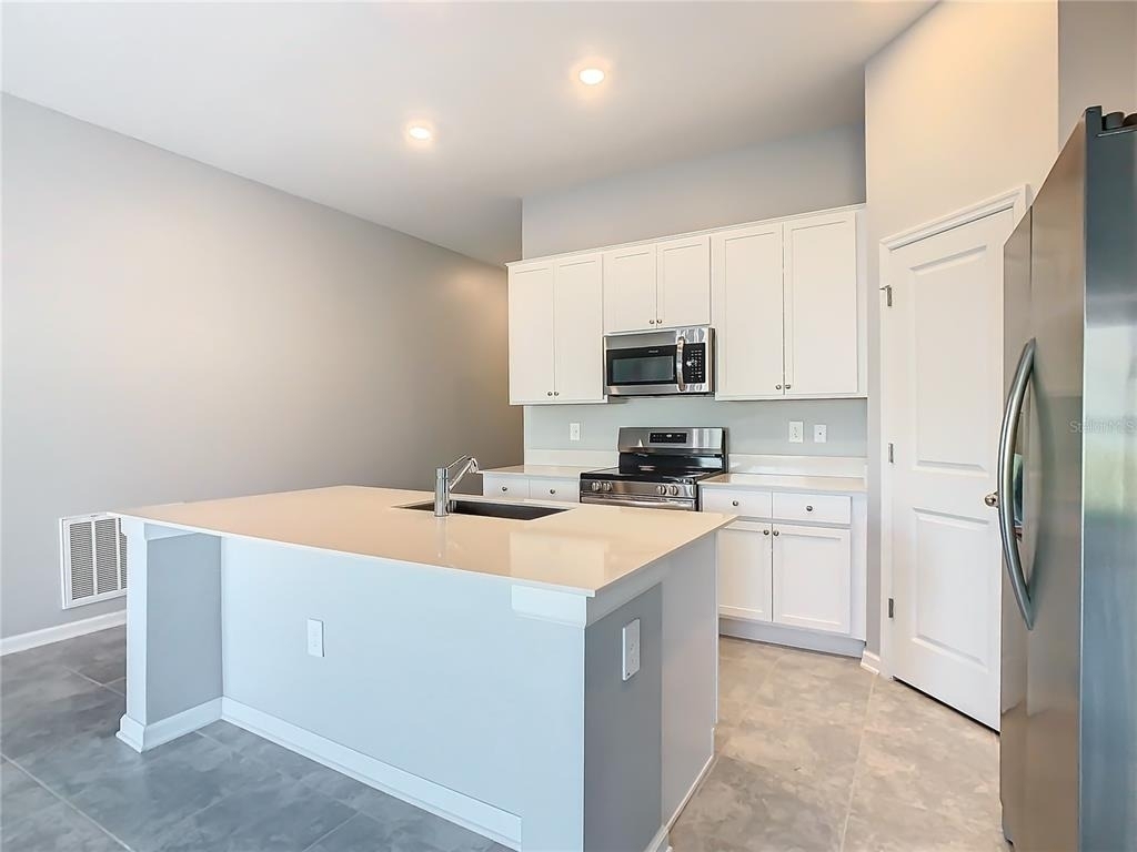 1033 Holden Way - Photo 4