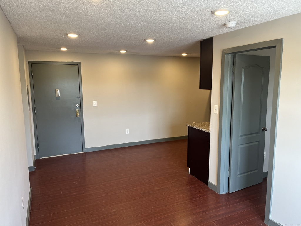 32 Cook Avenue - Photo 3