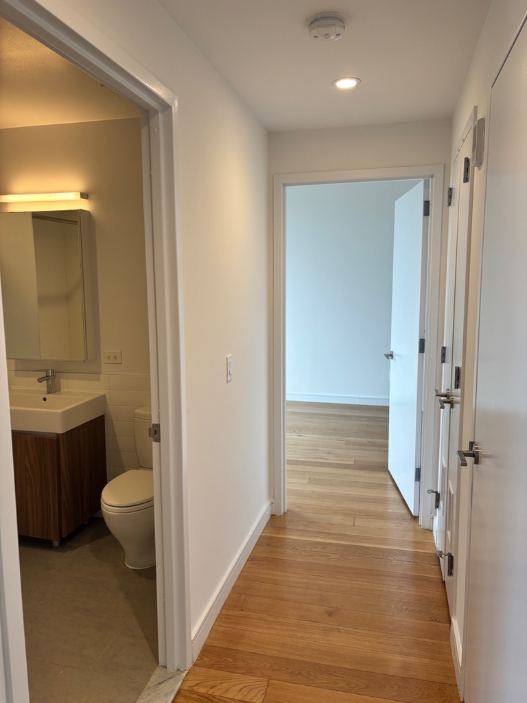  24th Street, Long Island City, NY 11101 - Photo 5