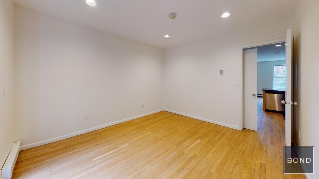 West Broadway - Photo 8