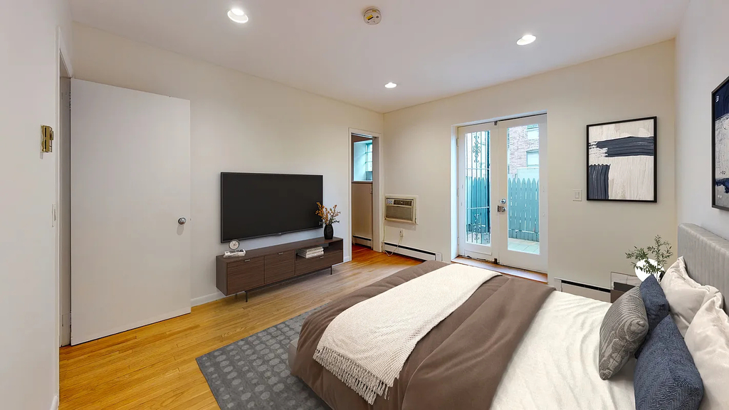 West Broadway - Photo 5