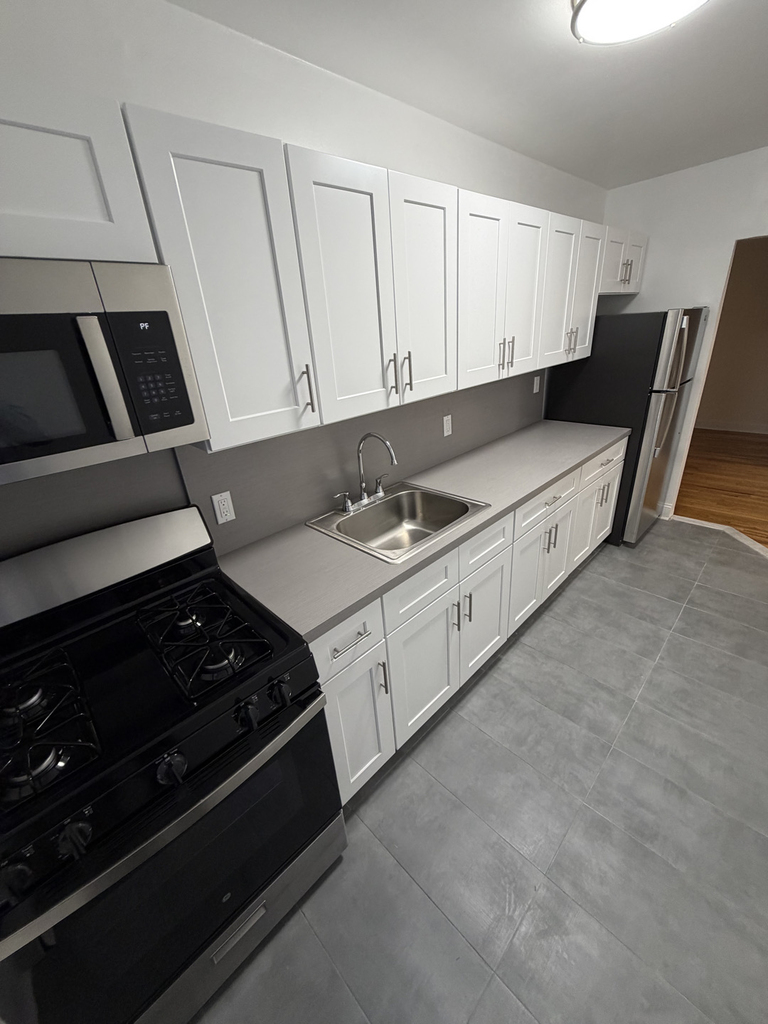 143-23 Barclay Avenue - Photo 5