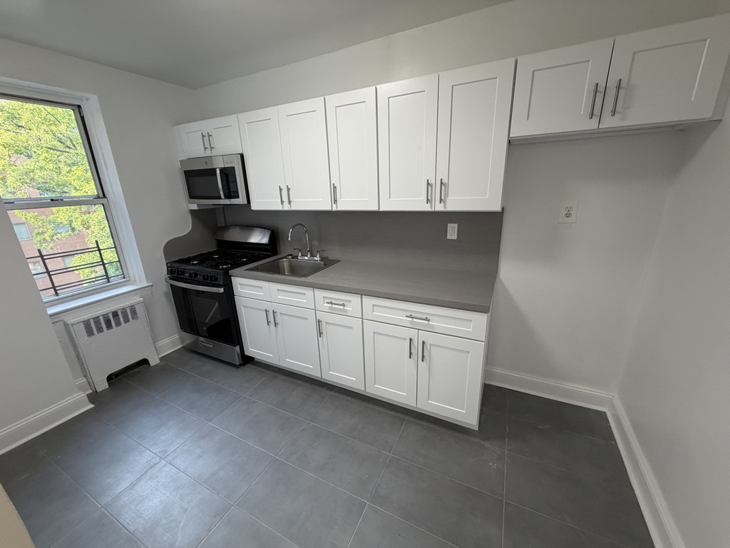 143-16 Barclay Avenue - Photo 9