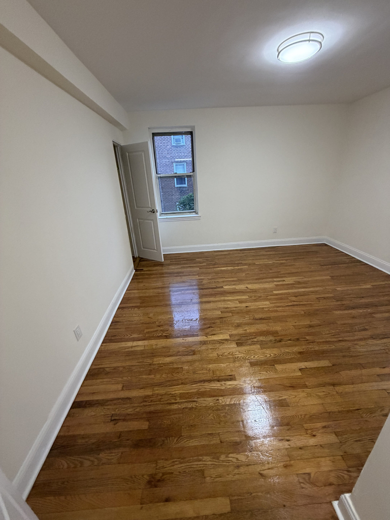 143-23 Barclay Avenue - Photo 8