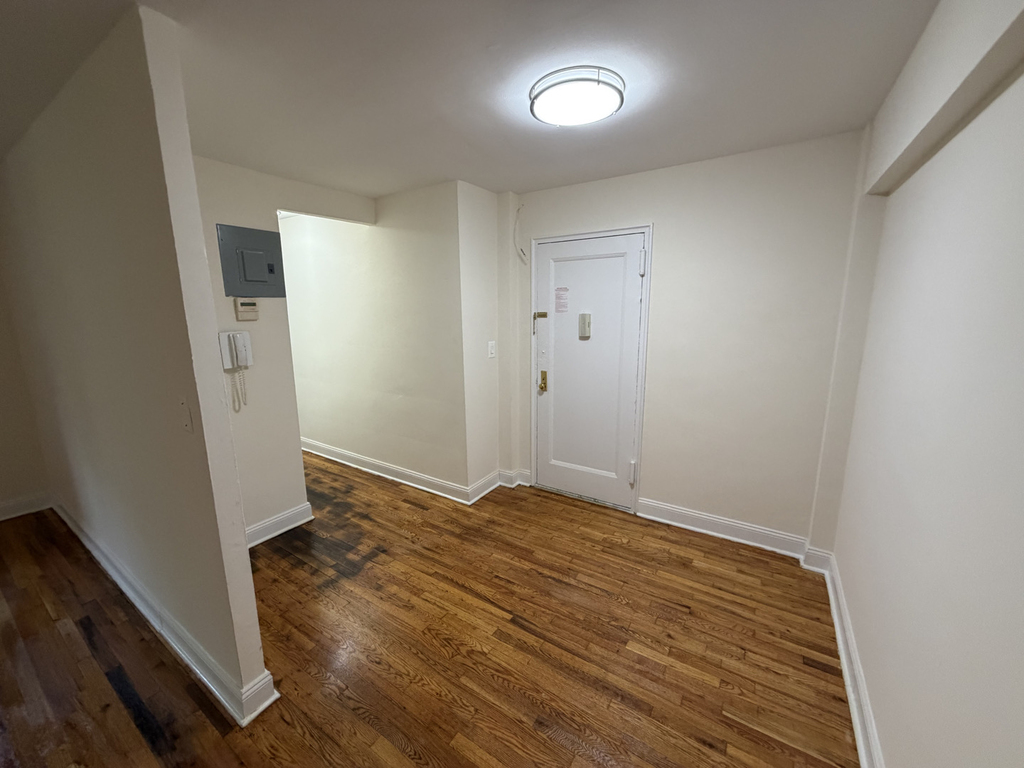 143-16 Barclay Avenue - Photo 1