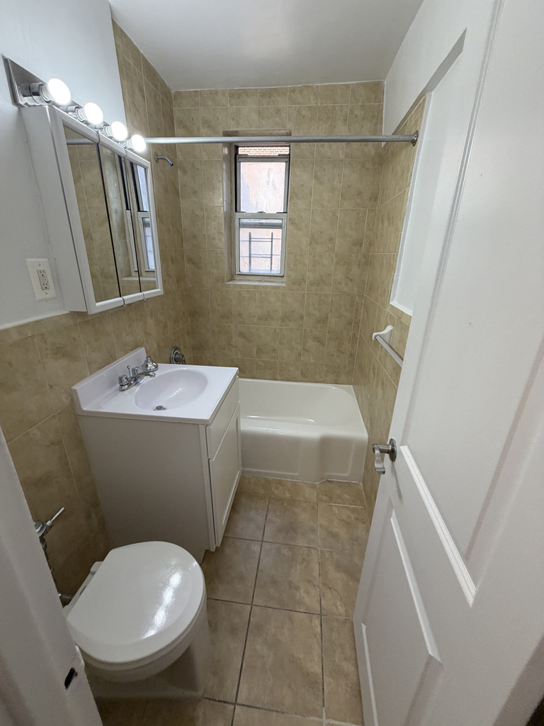 143-16 Barclay Avenue - Photo 4