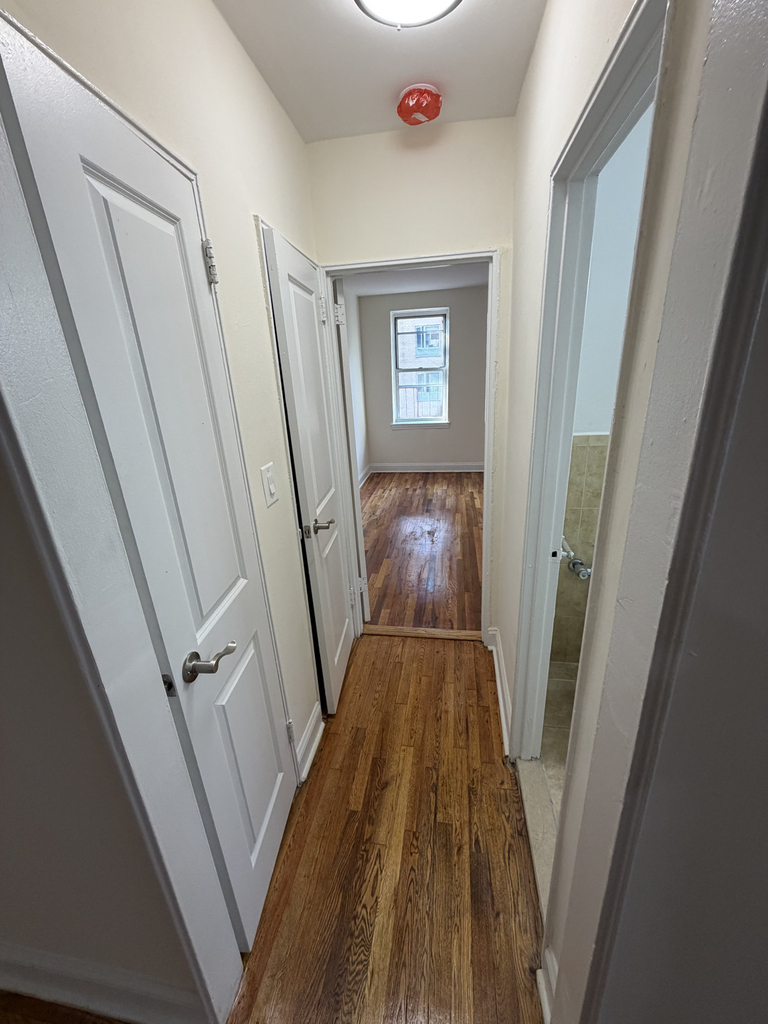 143-16 Barclay Avenue - Photo 3