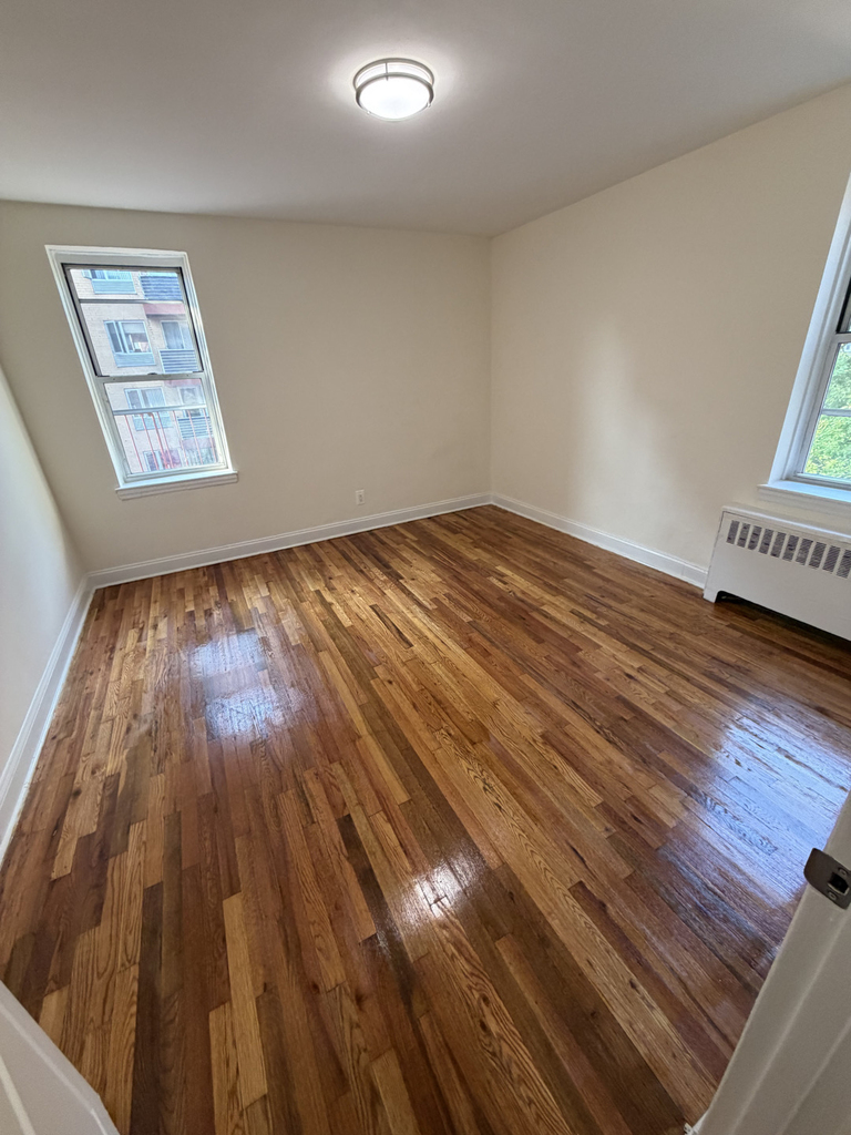 143-16 Barclay Avenue - Photo 5