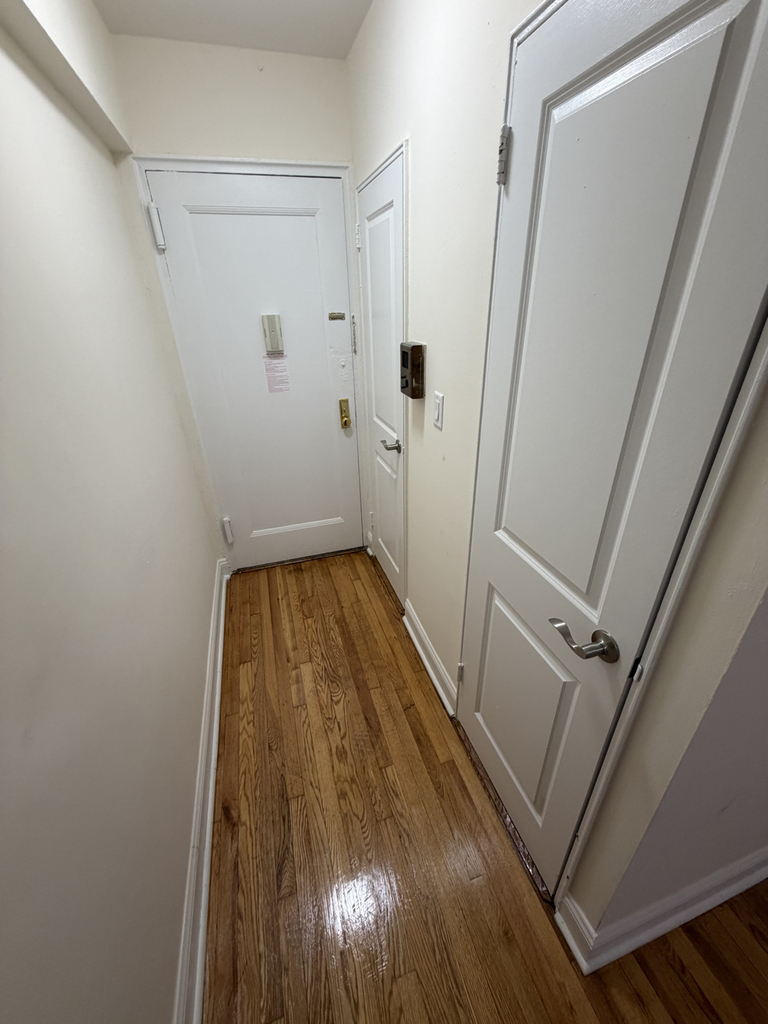 143-23 Barclay Avenue - Photo 2