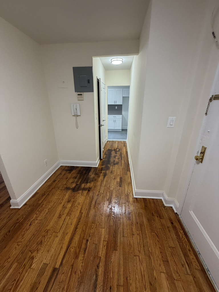 143-16 Barclay Avenue - Photo 8