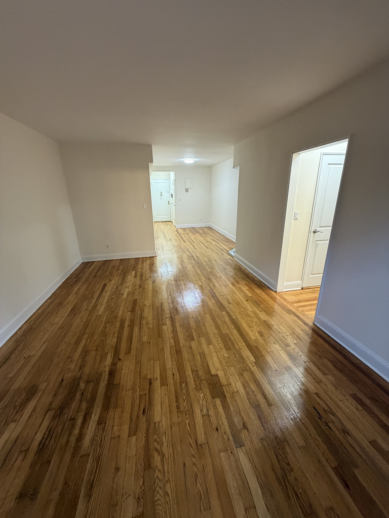 143-23 Barclay Avenue - Photo 6