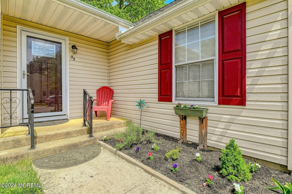 35 Auburn Street - Photo 2
