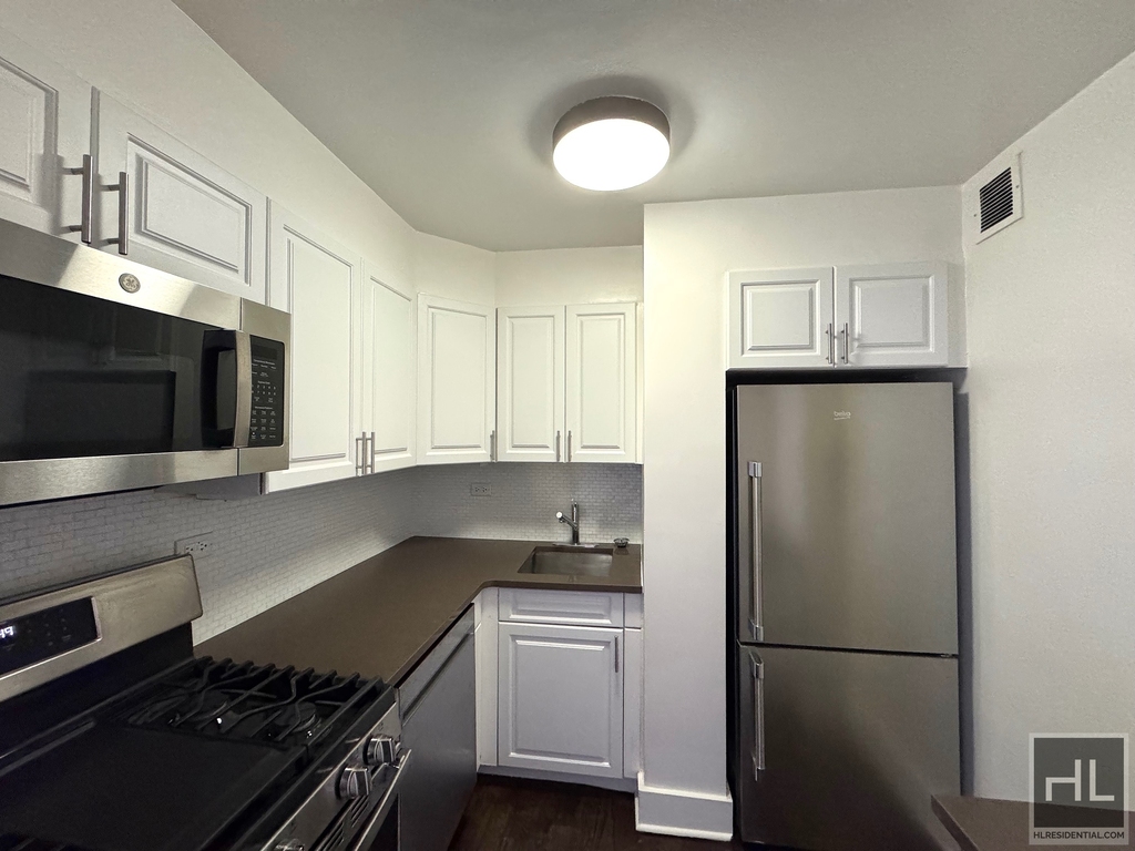 East 63 Street - Photo 1