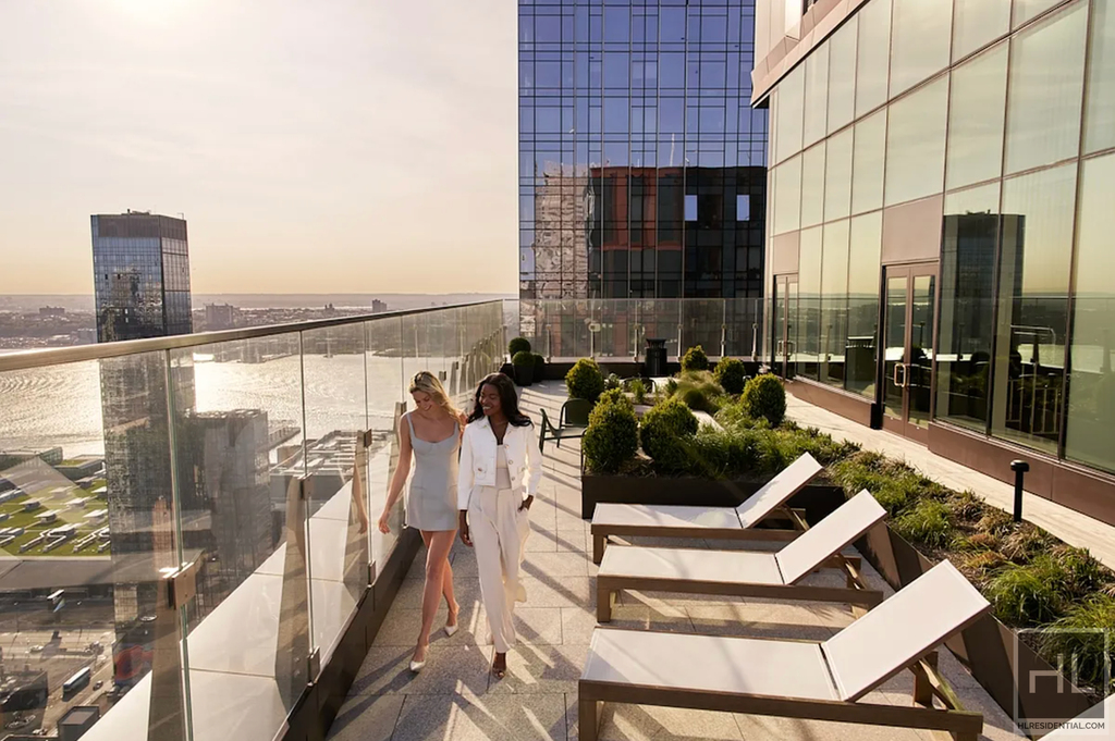 10th Avenue - Photo 18