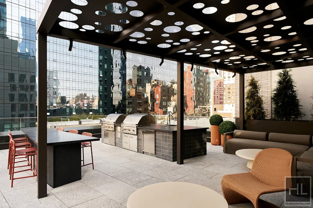 10th Avenue - Photo 15