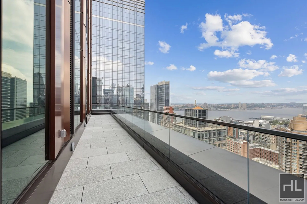 10th Avenue - Photo 8