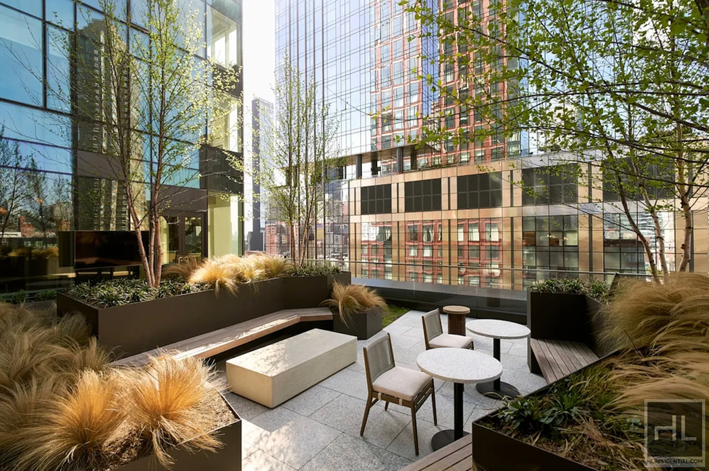 10th Avenue - Photo 14