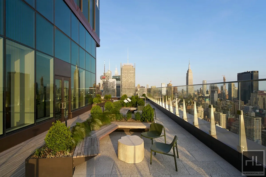 10th Avenue - Photo 19