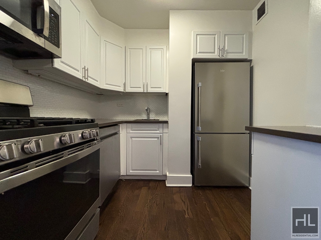 East 63 Street - Photo 4