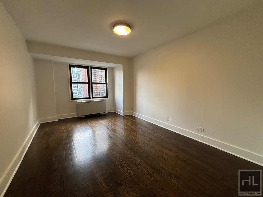 East 63 Street - Photo 10